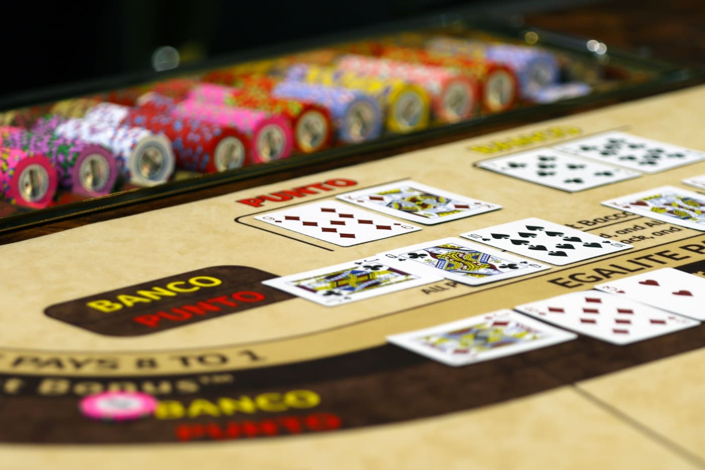 baccarat_abd8sy_c_scalew_1400.jpg
